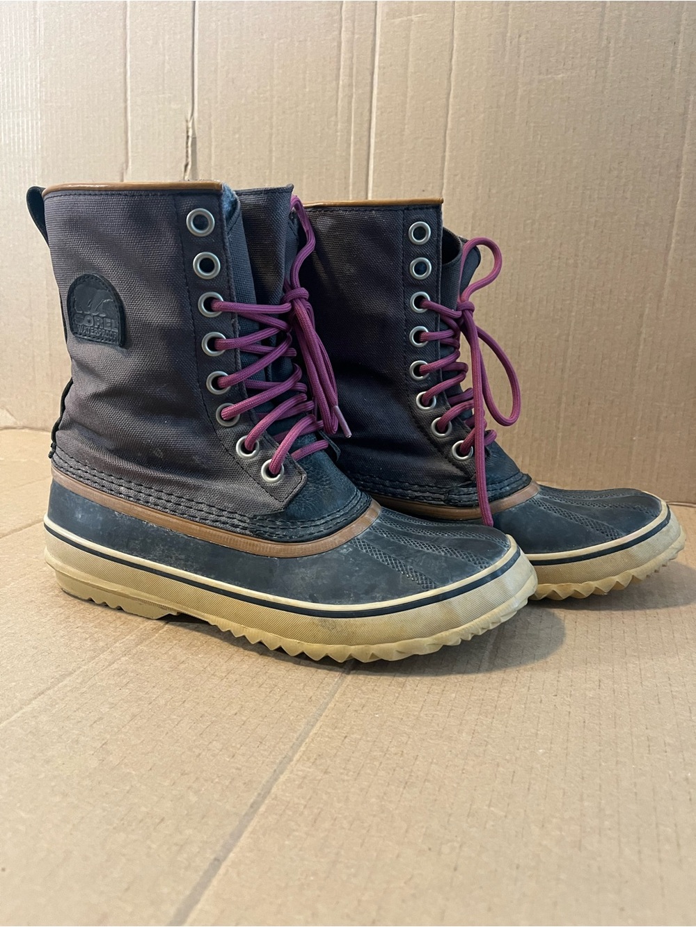 Sorel woman 1964 premium CVS Boots with Purple Laces
